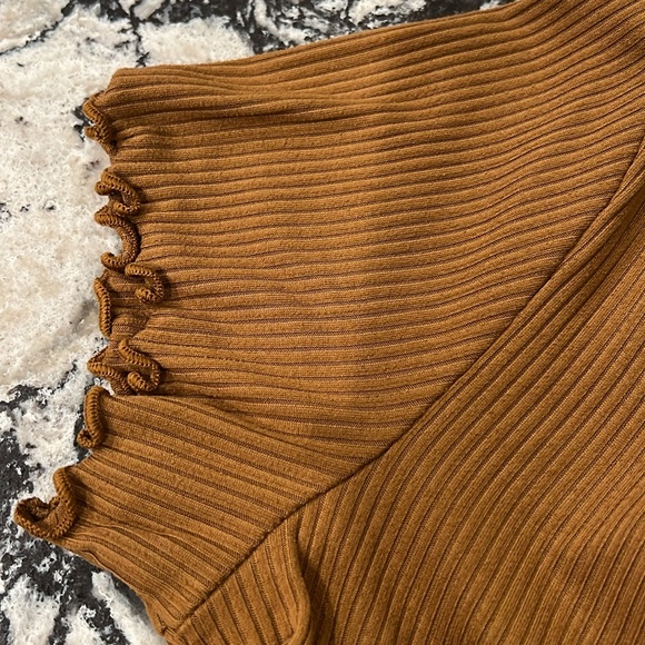 T-shirt with scalloped hem and sleeves. EUC - Picture 3 of 3